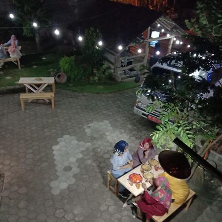 Penginapan Rudi Syariah Бантул Екстериор снимка